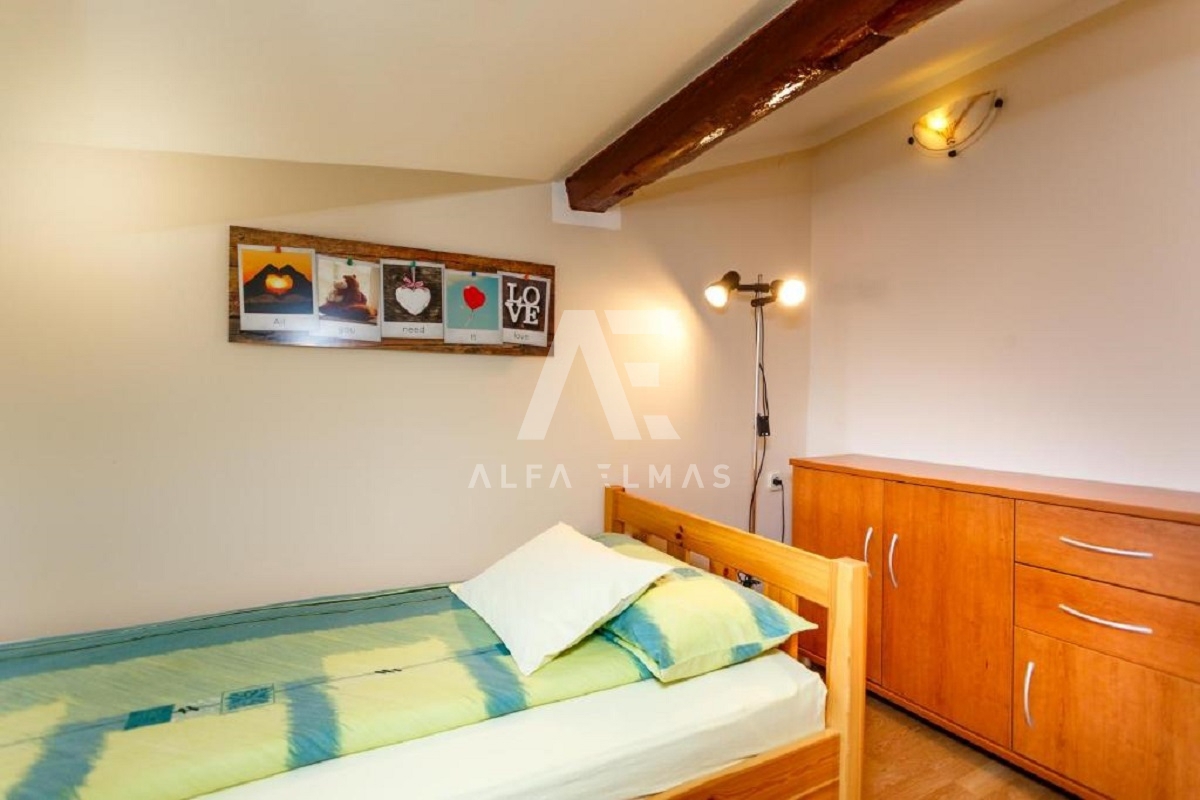 Malinska, mediteranska hiša s petimi apartmaji 100 m od morja!! ID 98