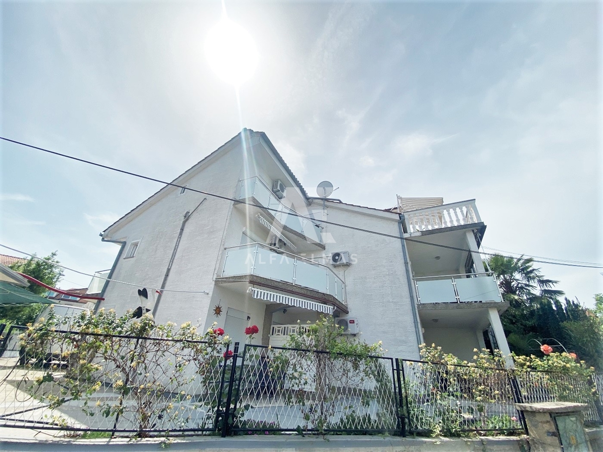 Malinska, okolica, dvojček s 5 apartmaji! ID 266