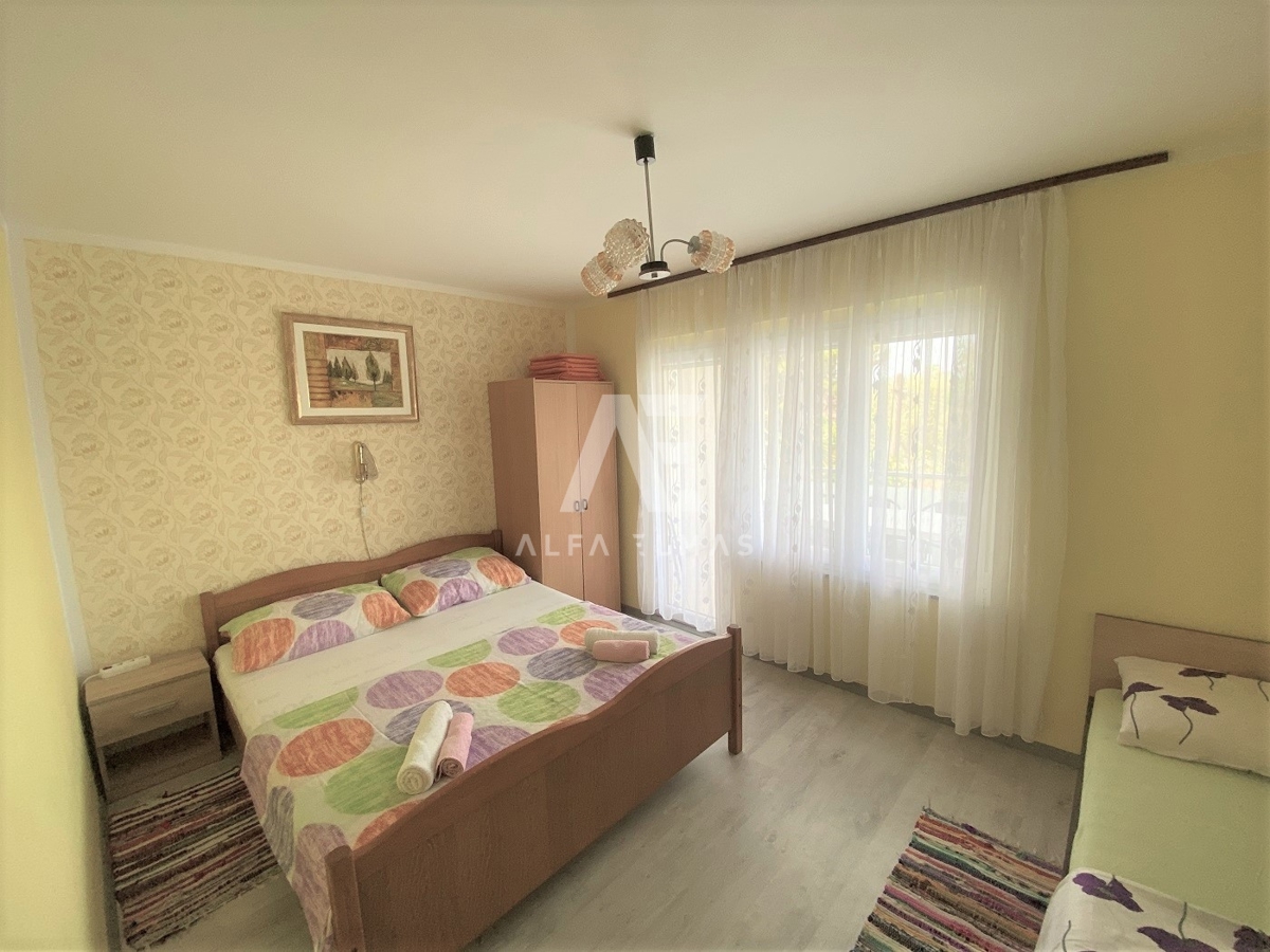Malinska, okolica, dvojček s 5 apartmaji! ID 266