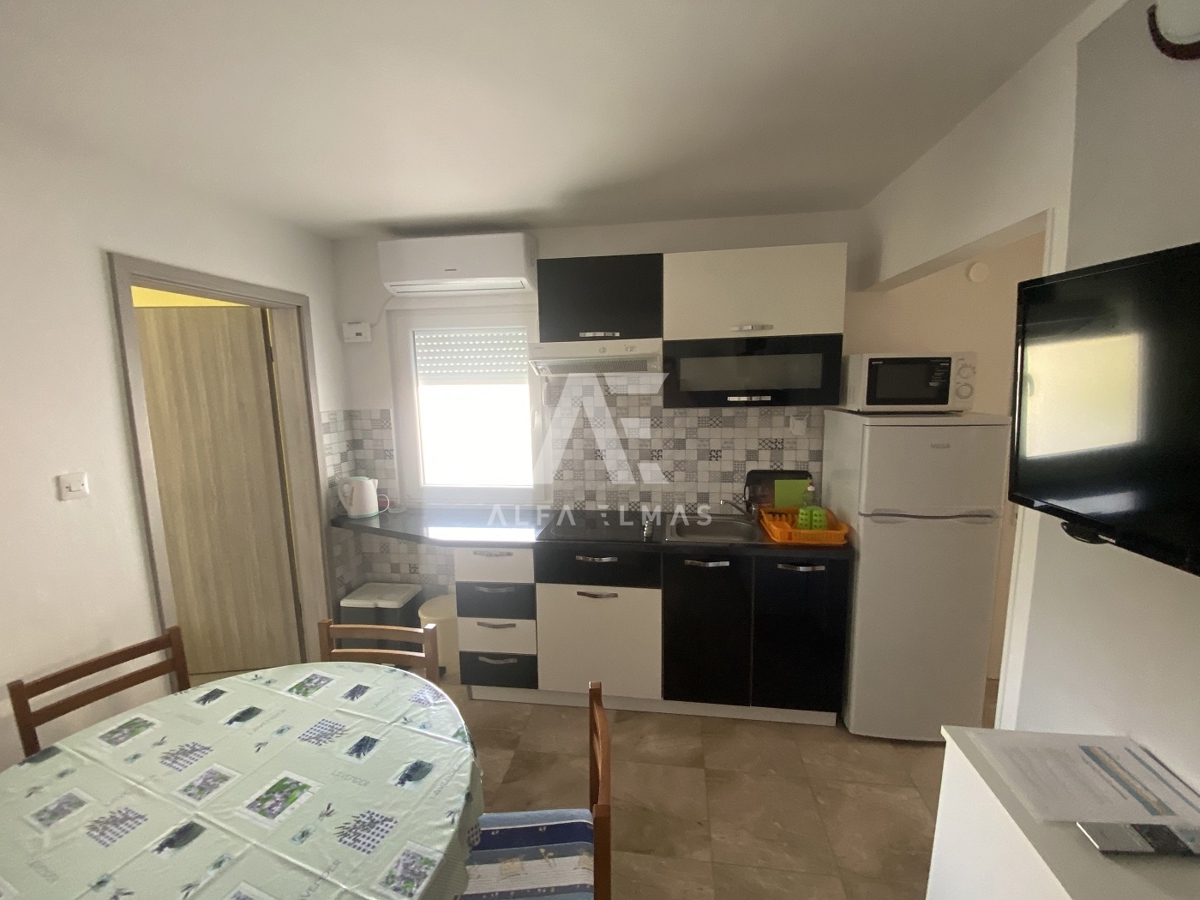 Malinska, okolica, dvojček s 5 apartmaji! ID 266