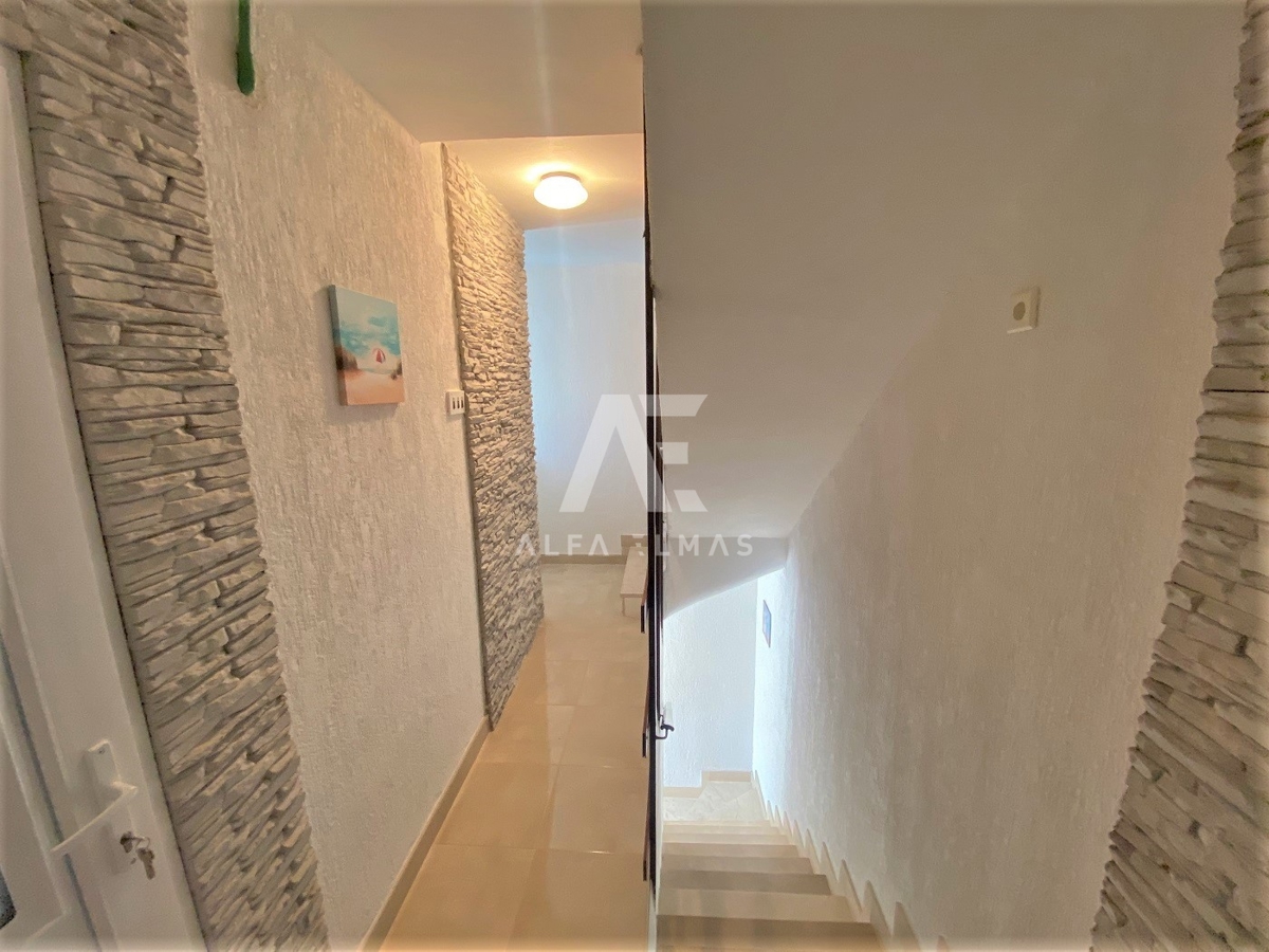 Malinska, okolica, dvojček s 5 apartmaji! ID 266