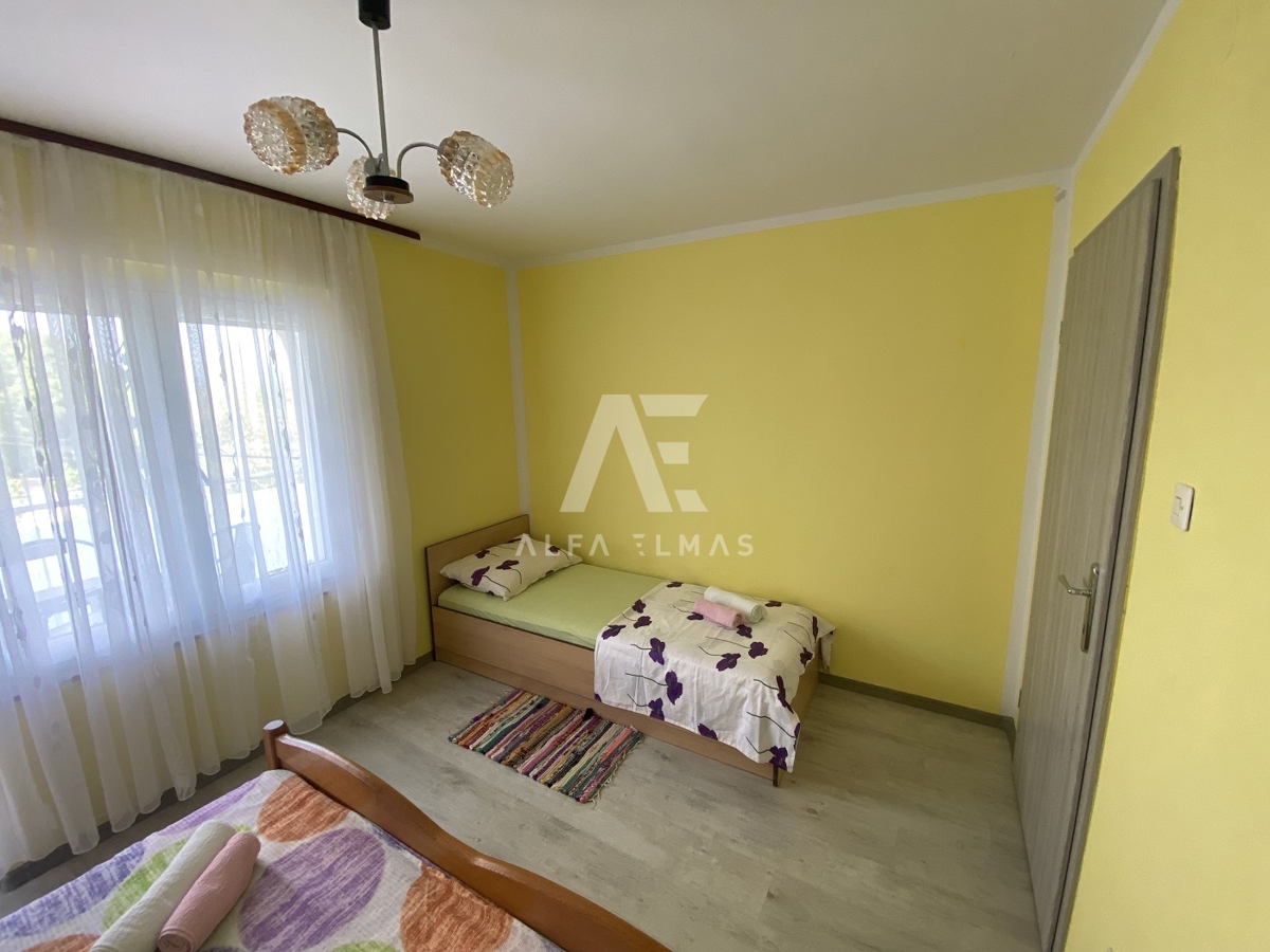 Malinska, okolica, dvojček s 5 apartmaji! ID 266