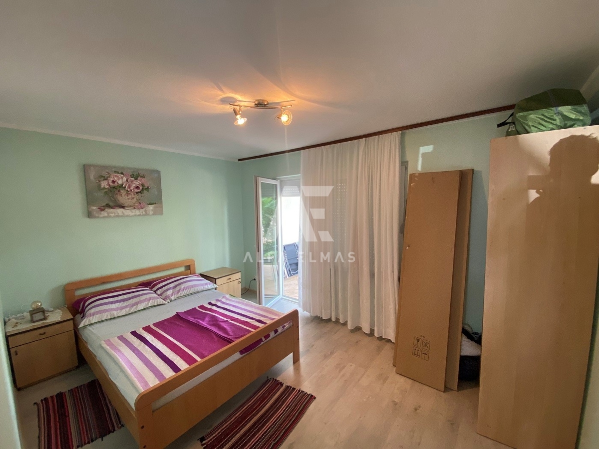 Malinska, okolica, dvojček s 5 apartmaji! ID 266