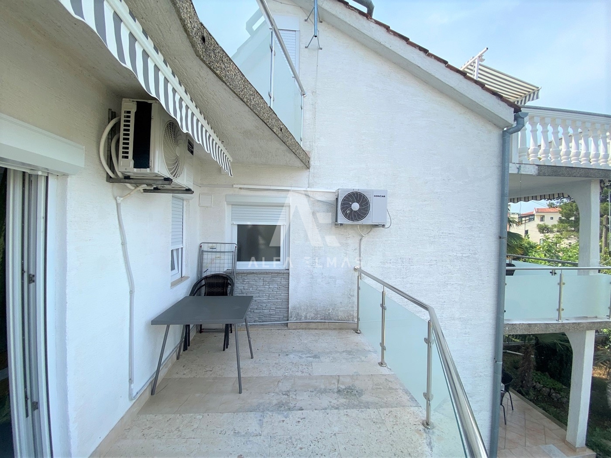 Malinska, okolica, dvojček s 5 apartmaji! ID 266