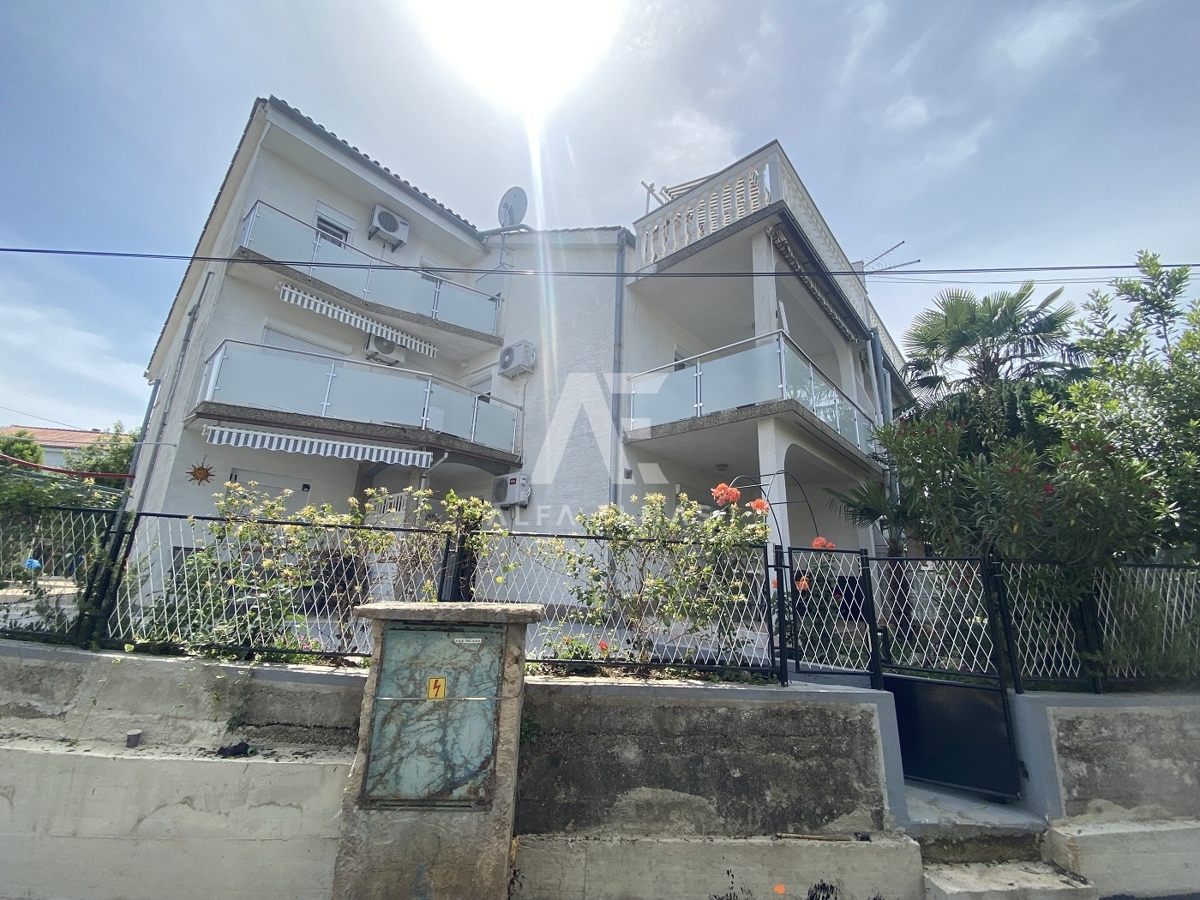 Malinska, okolica, dvojček s 5 apartmaji! ID 266