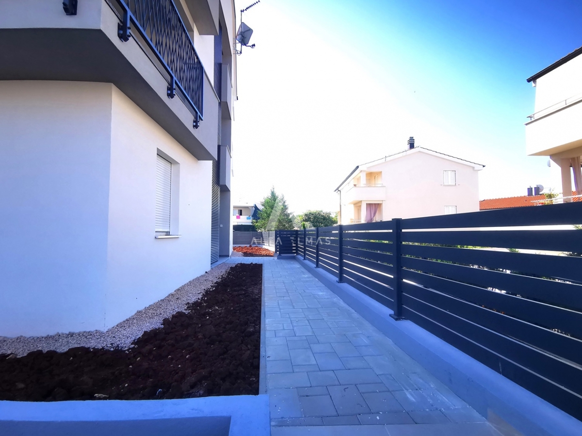 Two-bedroom ground floor apartment with a yard near the sea in Šilo - ID 503