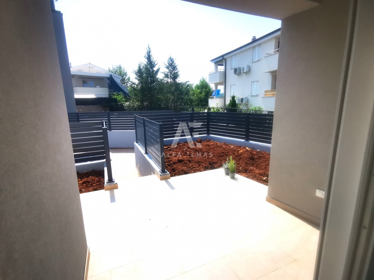 Two-bedroom ground floor apartment with a yard near the sea in Šilo - ID 503