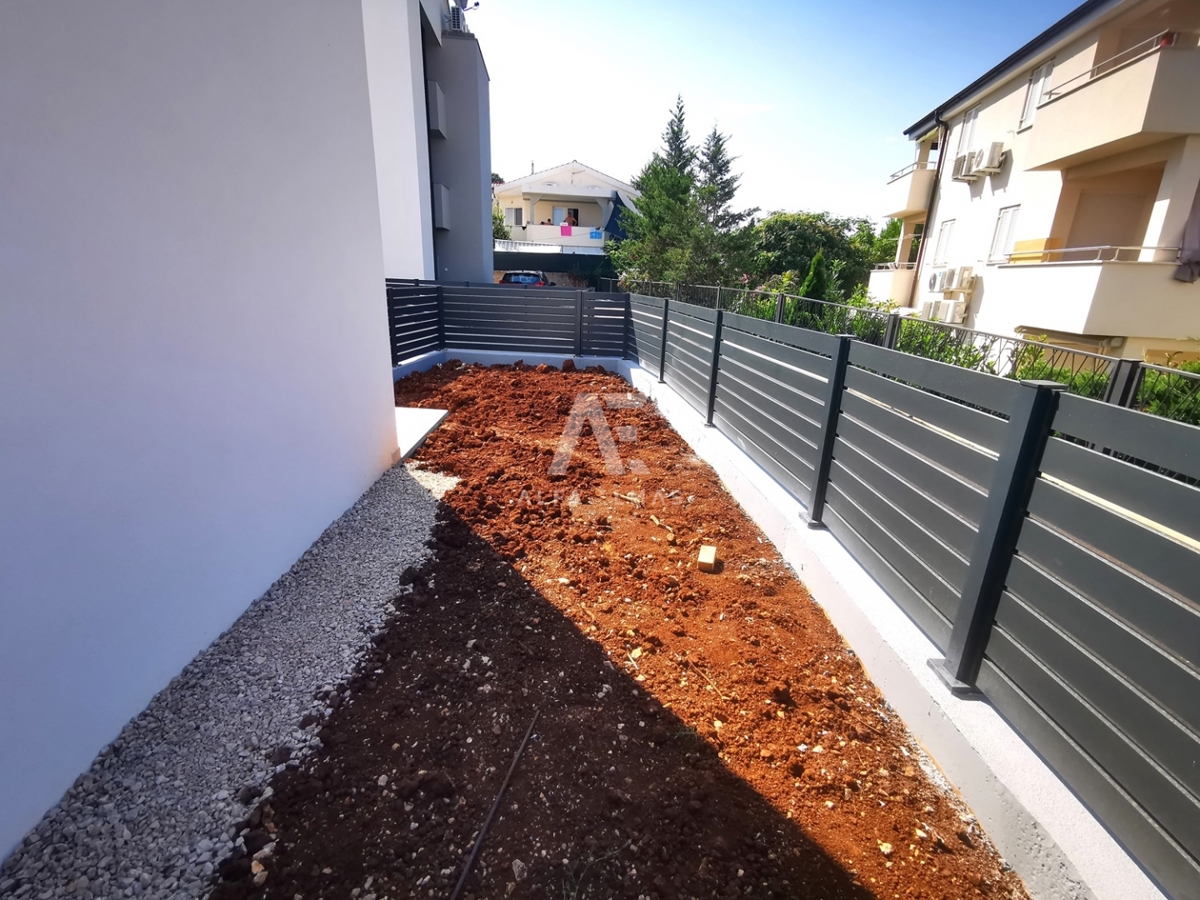Two-bedroom ground floor apartment with a yard near the sea in Šilo - ID 503