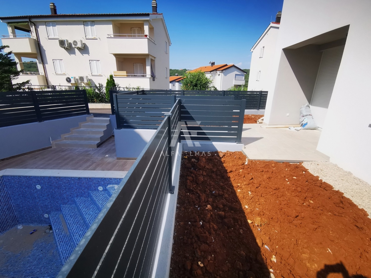 Two-bedroom ground floor apartment with a yard near the sea in Šilo - ID 503