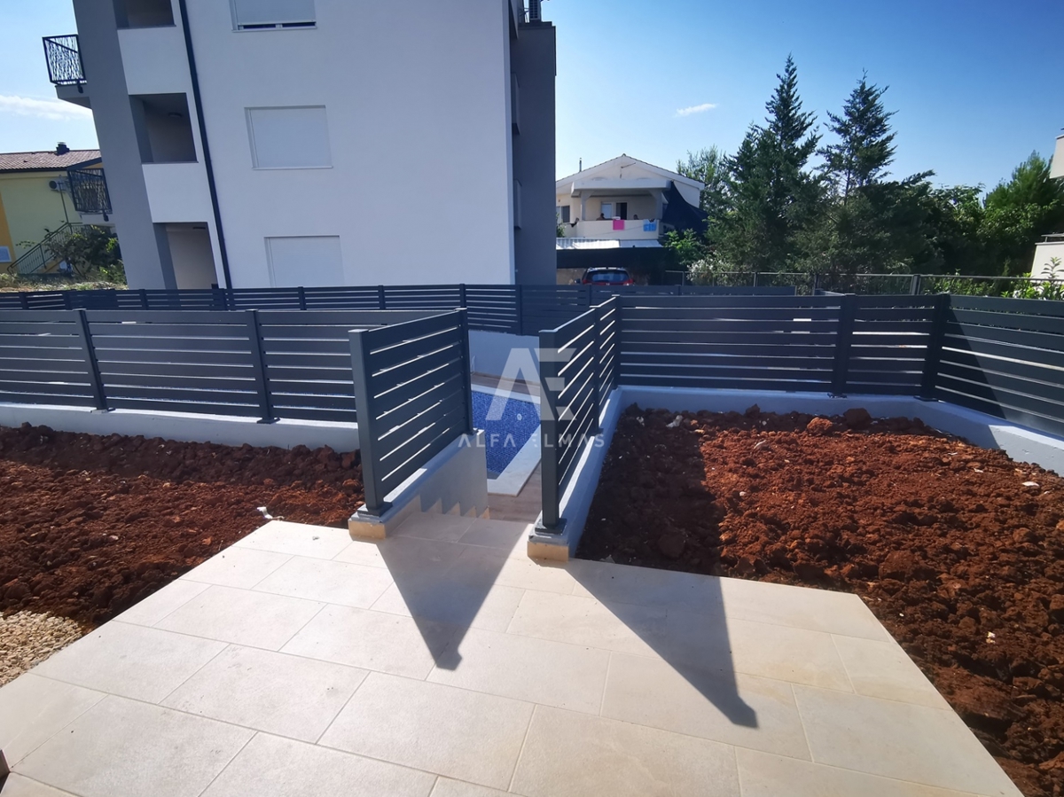 Two-bedroom ground floor apartment with a yard near the sea in Šilo - ID 503