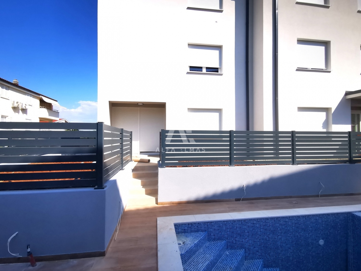 Two-bedroom ground floor apartment with a yard near the sea in Šilo - ID 503