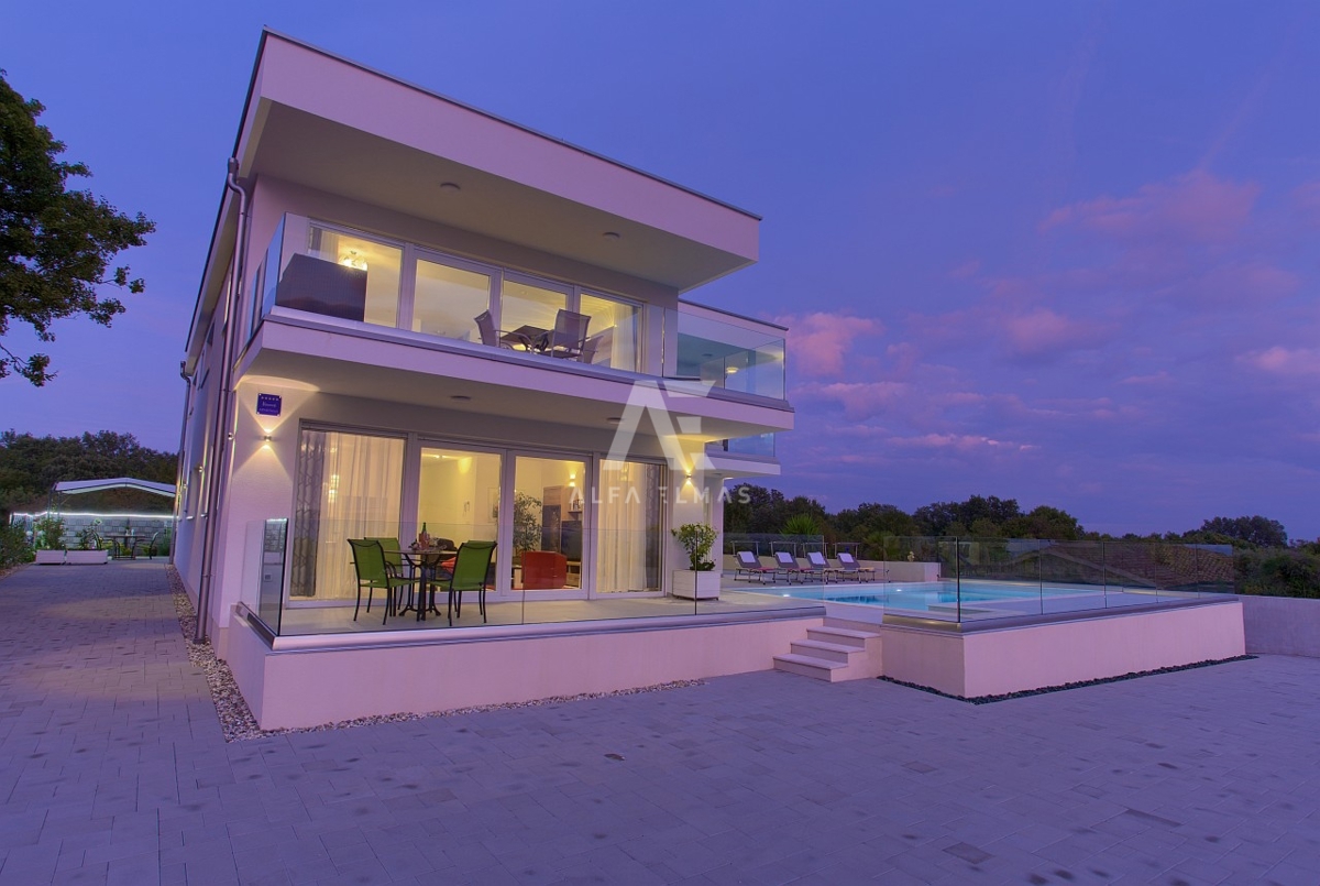 Moderen apartma na Krku s pogledom na morje ID 569