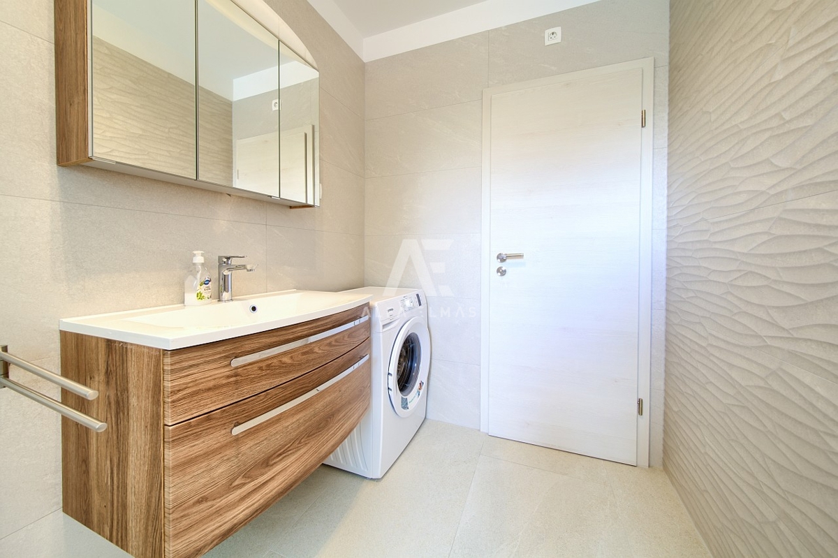 Moderen apartma na Krku s pogledom na morje ID 569