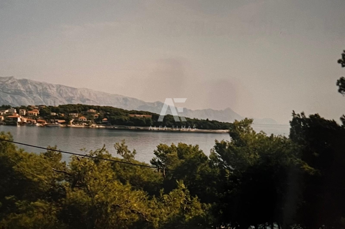 Brač, Selca – redka priložnost: gradbeno zemljišče v prvi vrsti ob morju s pravnomočnim dovoljenjem ID 565