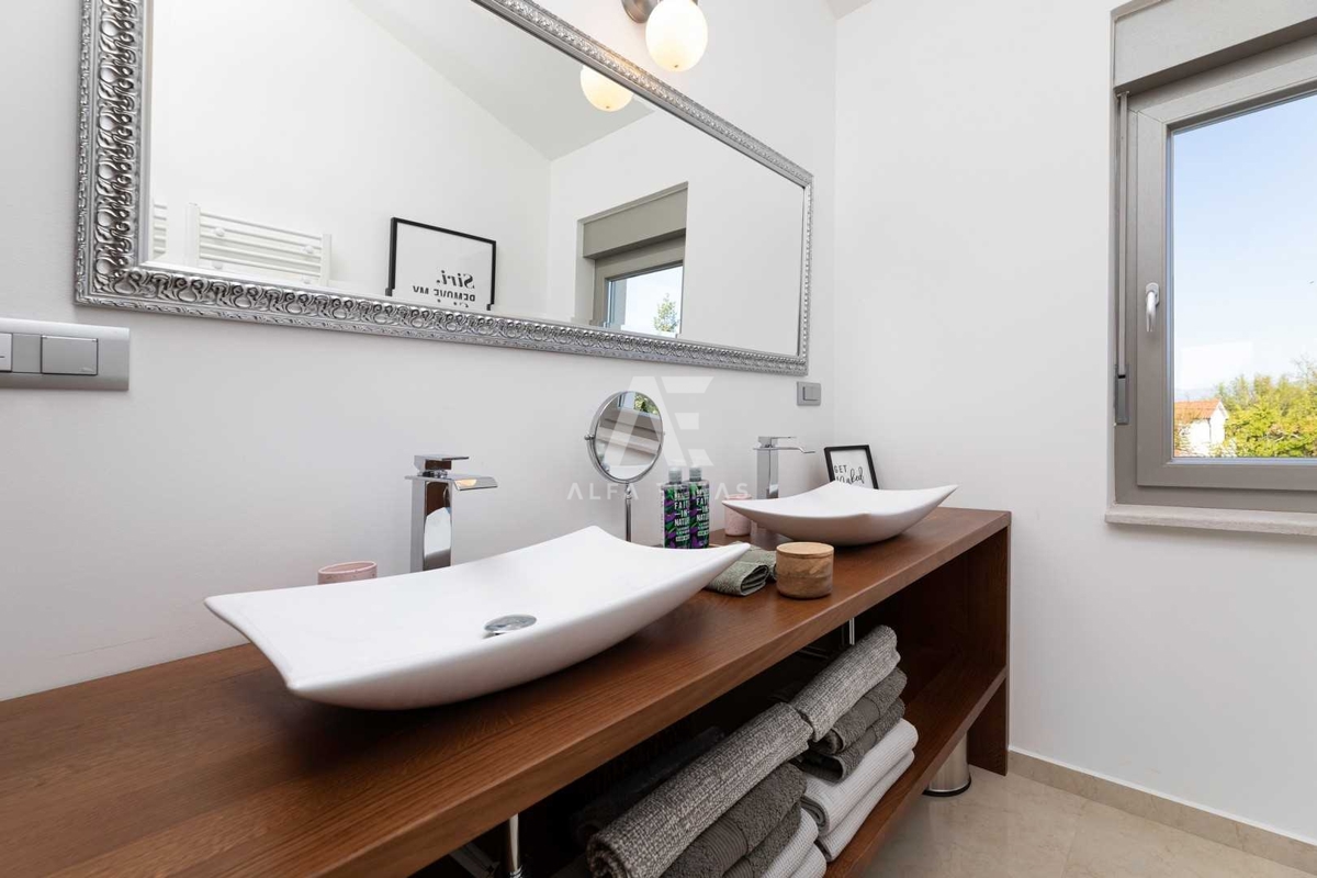 Malinska, okolica, luksuzna vila z bazenom in pogledom na morje! ID 115