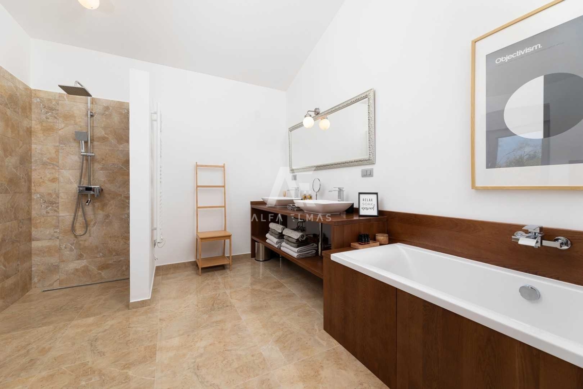 Malinska, okolica, luksuzna vila z bazenom in pogledom na morje! ID 115