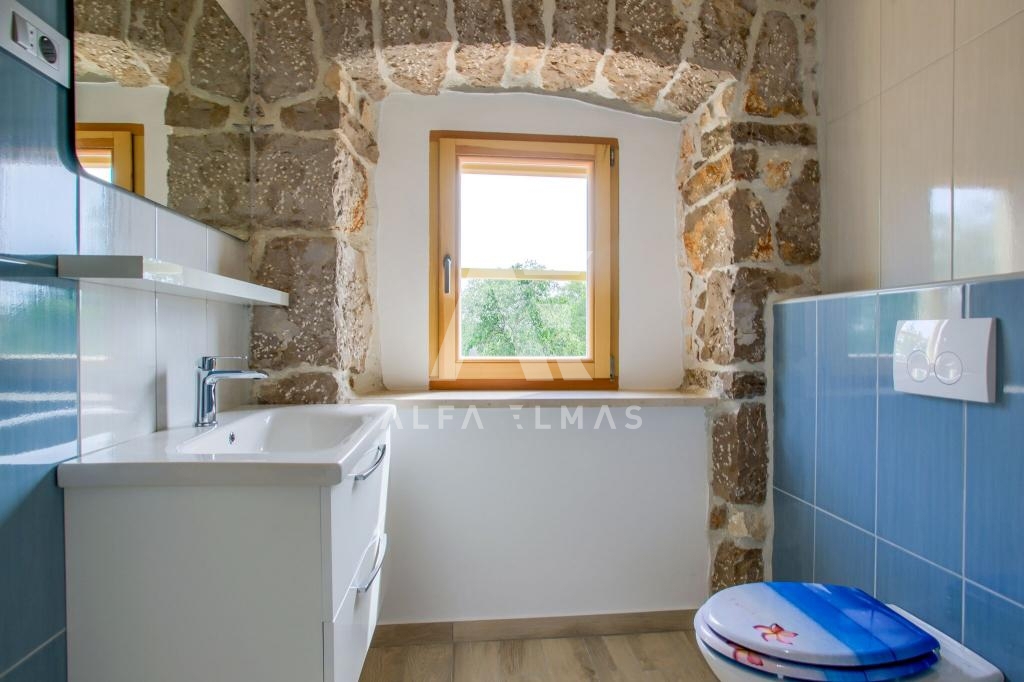 Vrbnik, okolica, kamnita vila na mirni lokaciji! ID 127