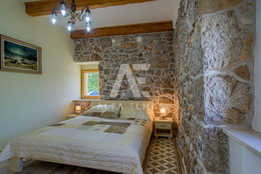 Vrbnik, okolica, kamnita vila na mirni lokaciji! ID 127