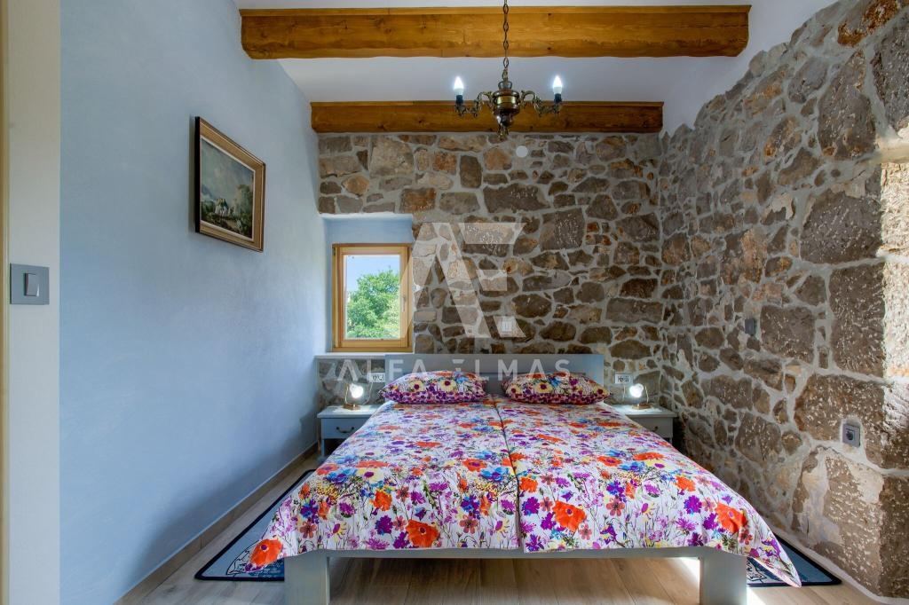 Vrbnik, okolica, kamnita vila na mirni lokaciji! ID 127