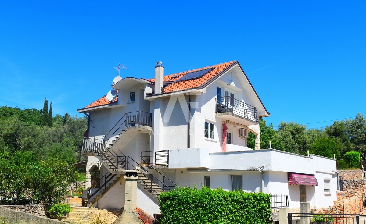 Vrbnik, okolica, lepa samostojna hiša s pogledom na morje!! ID 254