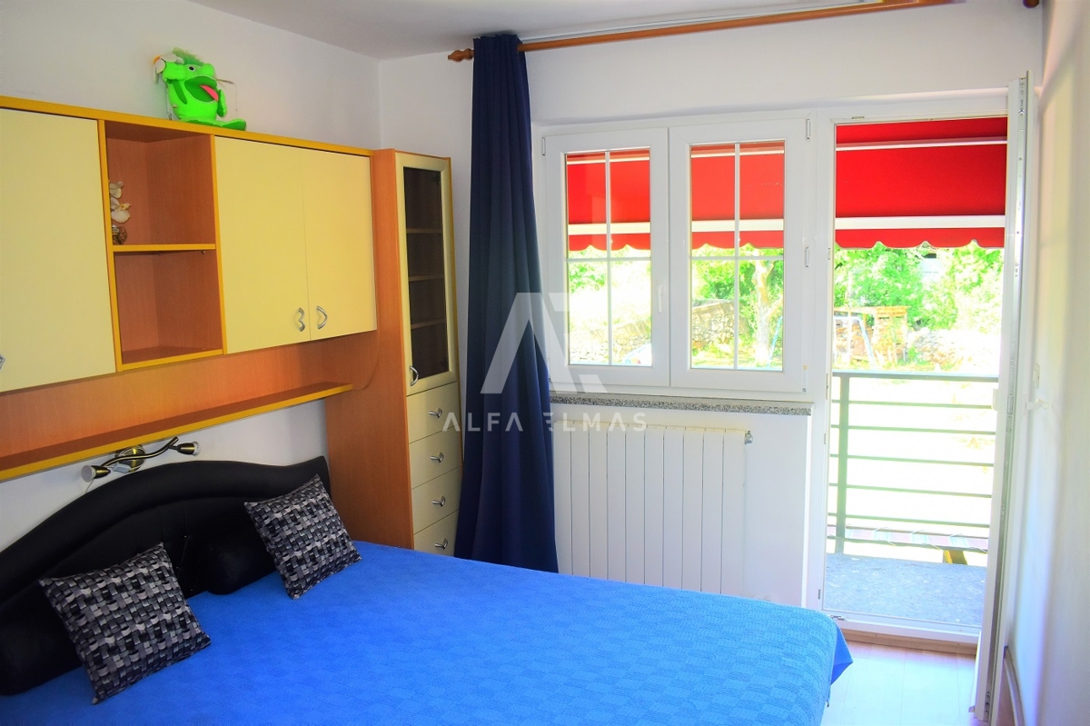 Vrbnik, okolica, lepa samostojna hiša s pogledom na morje!! ID 254