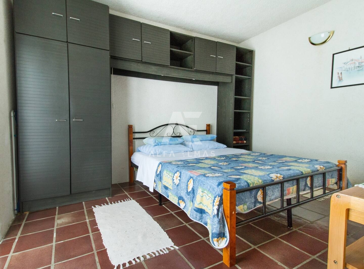 Punat, apartmajska hiša s 6 apartmaji, prva vrsta do morja!! ID 267