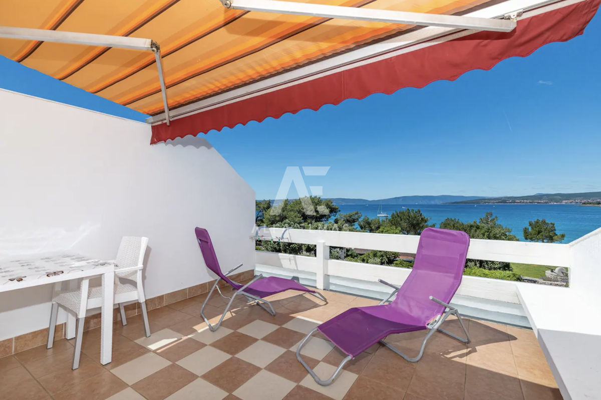 Punat, apartmajska hiša s 6 apartmaji, prva vrsta do morja!! ID 267
