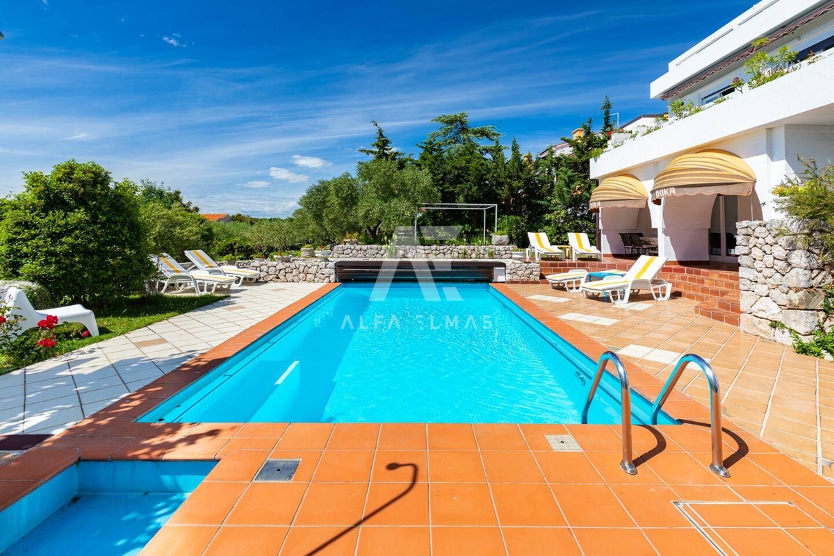 Punat, apartmajska hiša s 6 apartmaji, prva vrsta do morja!! ID 267