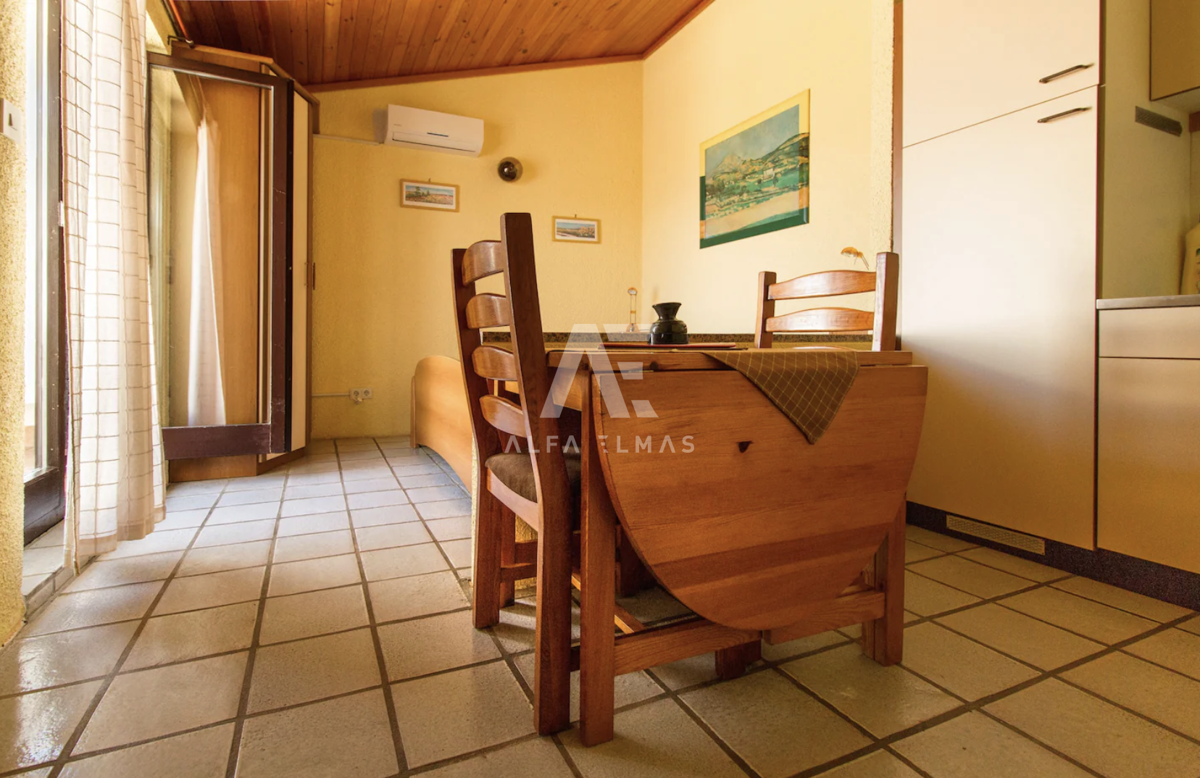 Punat, apartmajska hiša s 6 apartmaji, prva vrsta do morja!! ID 267