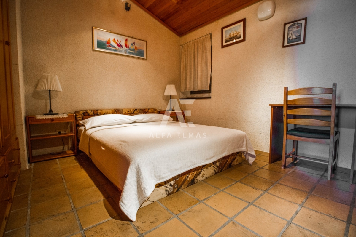 Punat, apartmajska hiša s 6 apartmaji, prva vrsta do morja!! ID 267