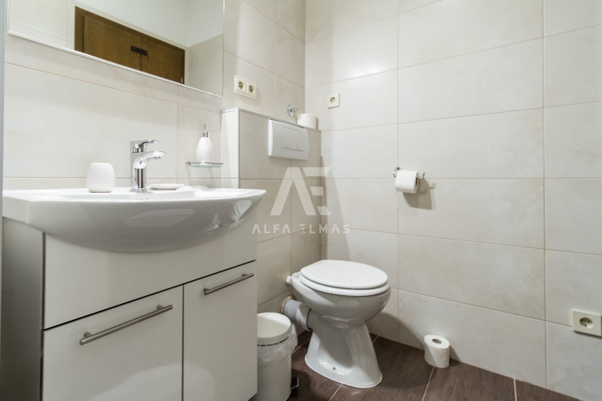 Punat, apartmajska hiša s 6 apartmaji, prva vrsta do morja!! ID 267