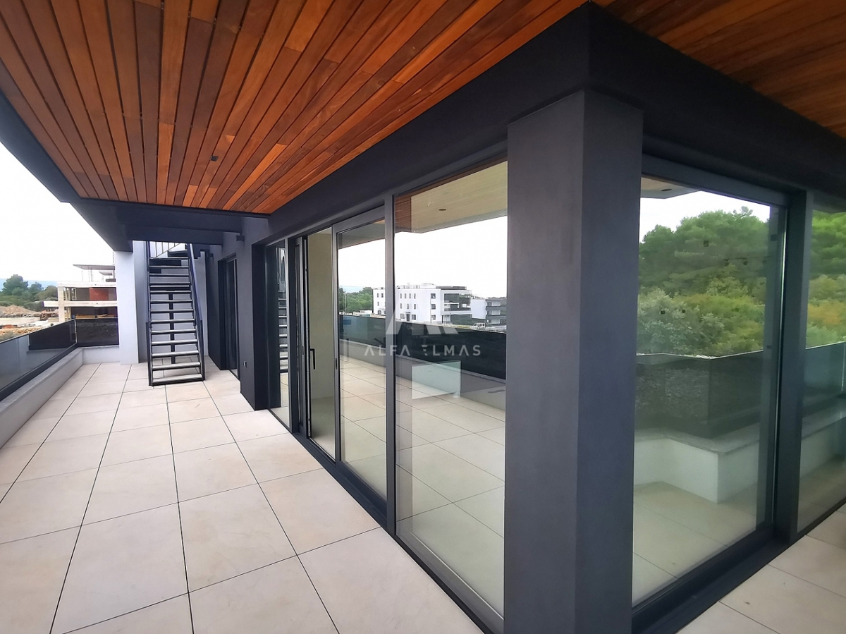 Krk, luksuzni penthouse z bazenom in čudovitim pogledom na morje!! ID 319