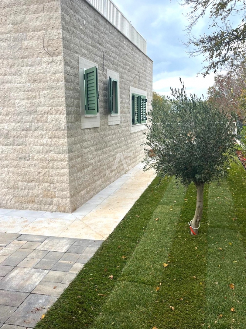 Malinska, okolica, vila v gradnji z bazenom na mirni lokaciji!! ID 502