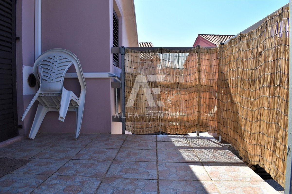 Dobrinj, okolica, dvojček s tremi apartmaji! Priložnost! ID 10