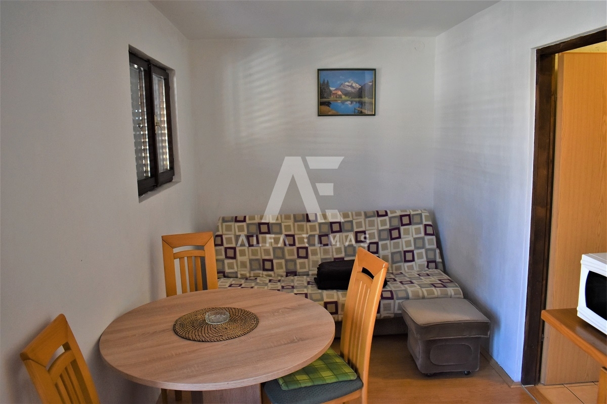 Dobrinj, okolica, dvojček s tremi apartmaji! Priložnost! ID 10