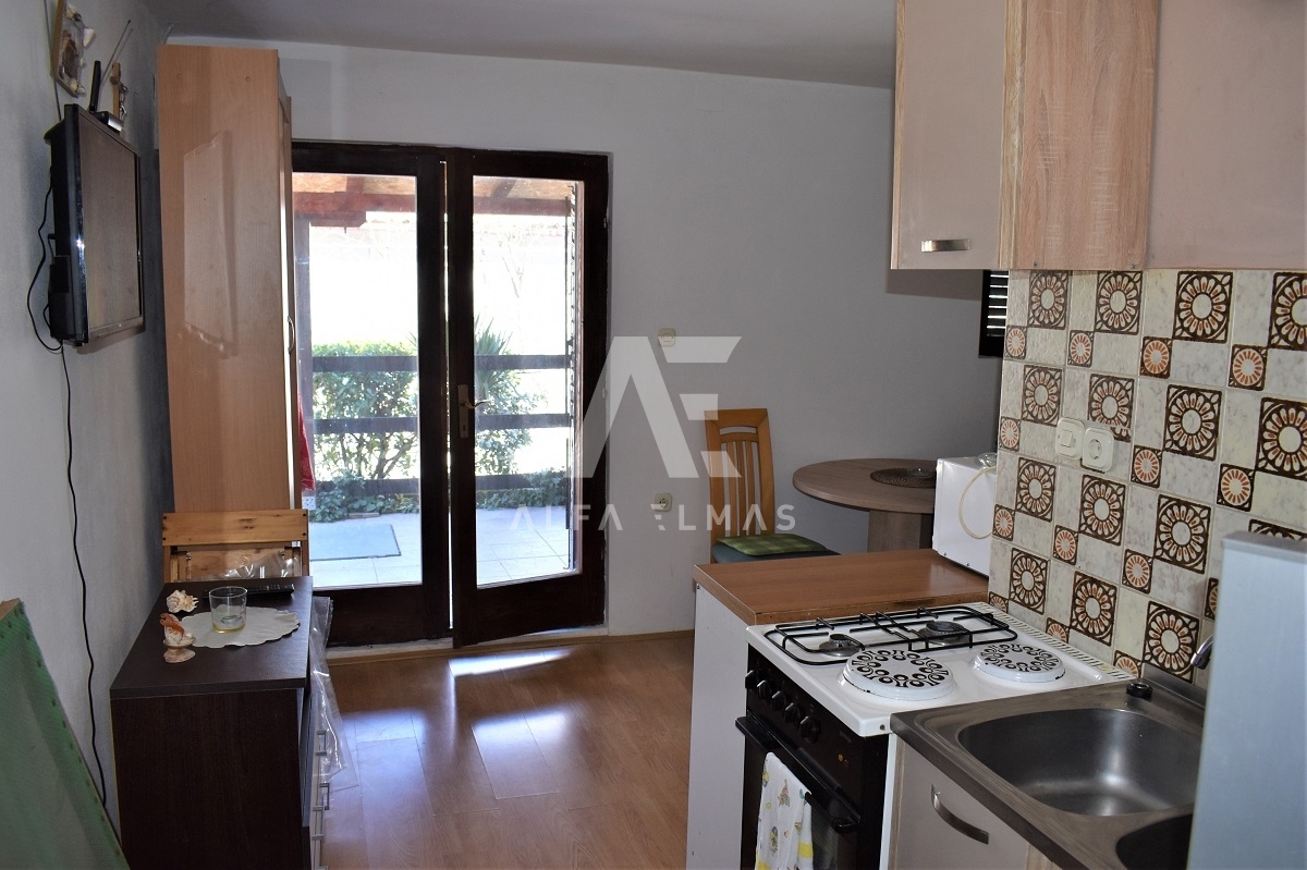 Dobrinj, okolica, dvojček s tremi apartmaji! Priložnost! ID 10