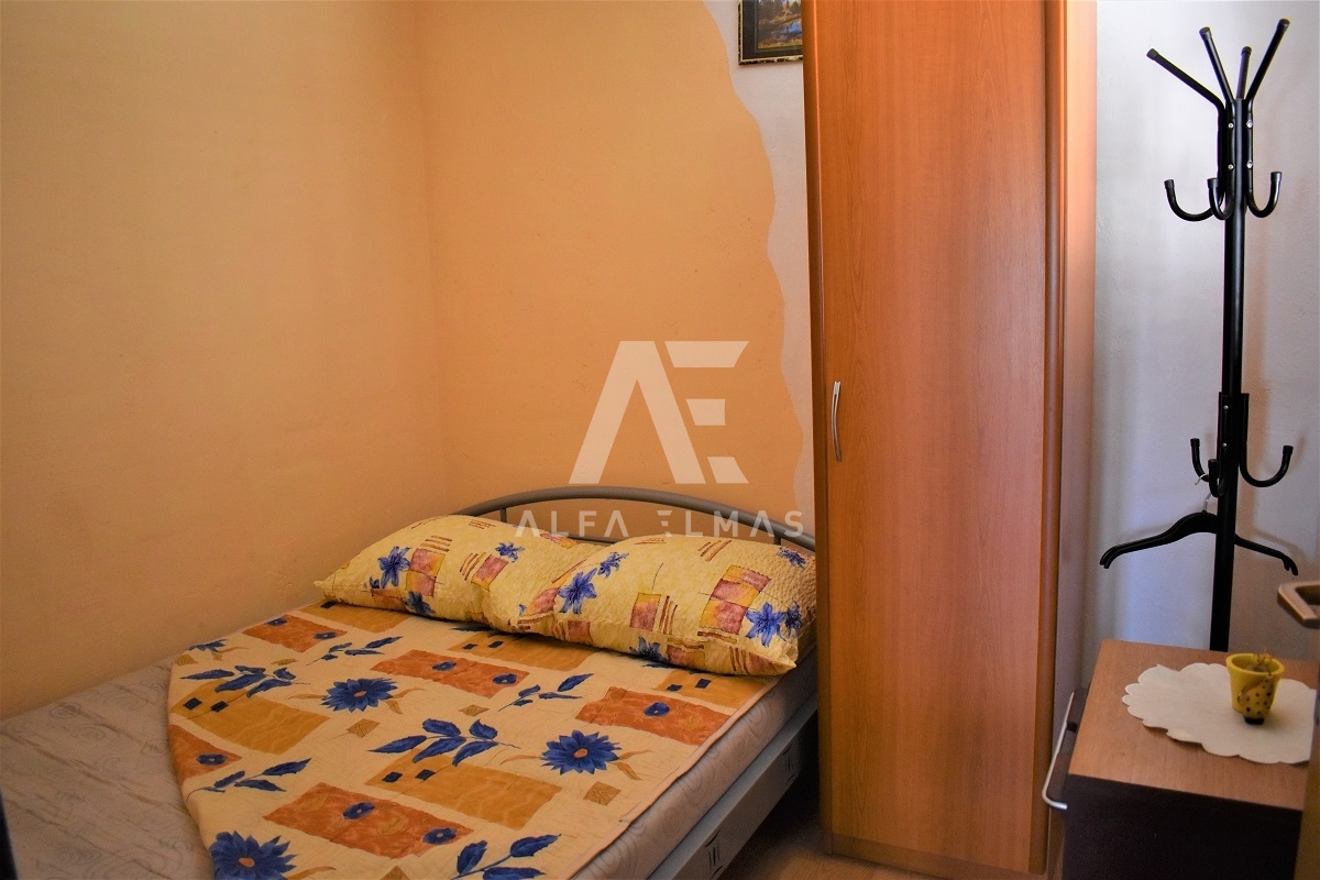 Dobrinj, okolica, dvojček s tremi apartmaji! Priložnost! ID 10