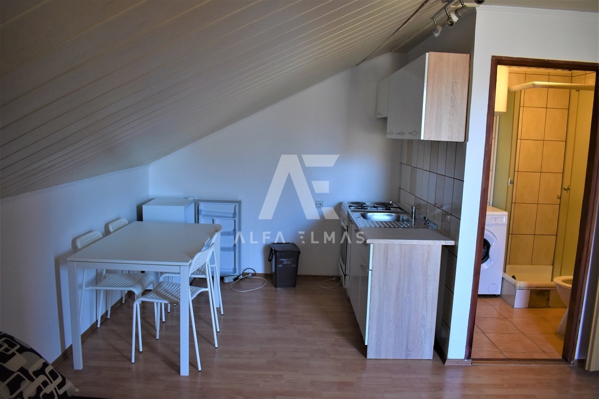Dobrinj, okolica, dvojček s tremi apartmaji! Priložnost! ID 10