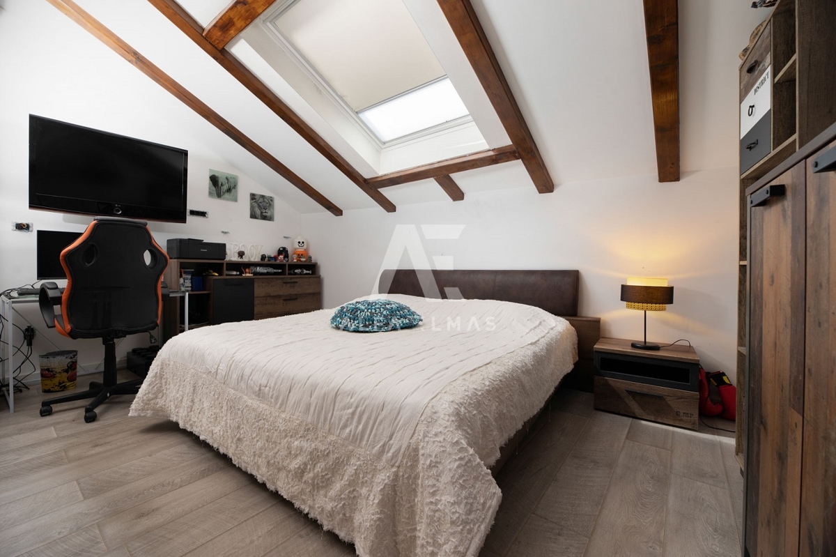 Vrbnik, okolica, mediteranska kamnita vila z bazenom!! ID 320