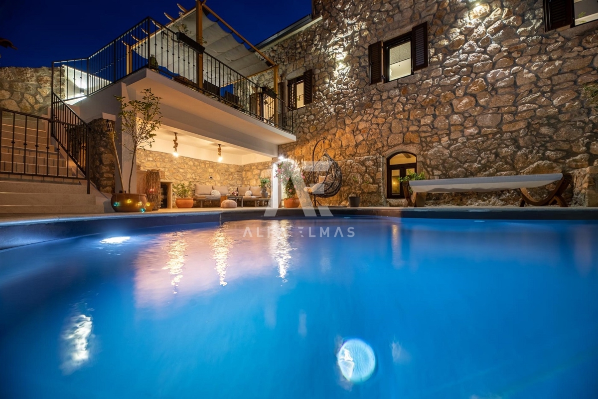 Vrbnik, okolica, mediteranska kamnita vila z bazenom!! ID 320
