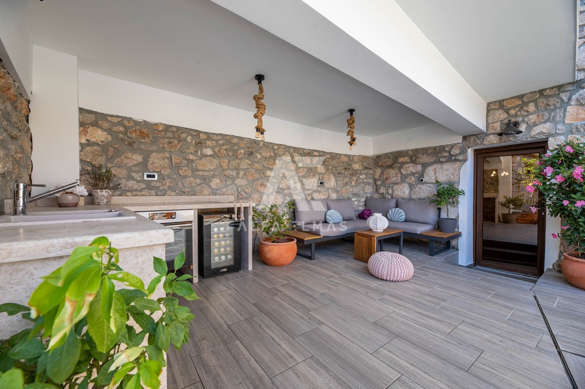 Vrbnik, okolica, mediteranska kamnita vila z bazenom!! ID 320