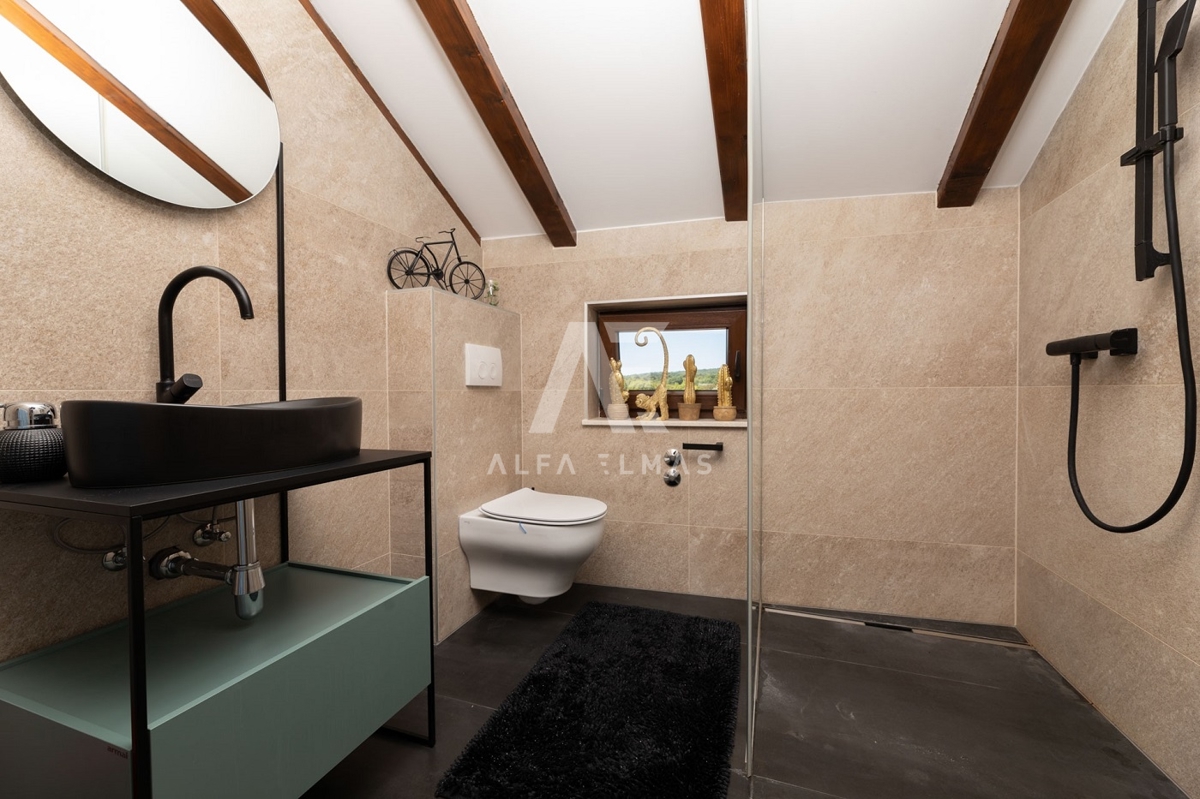 Vrbnik, okolica, mediteranska kamnita vila z bazenom!! ID 320