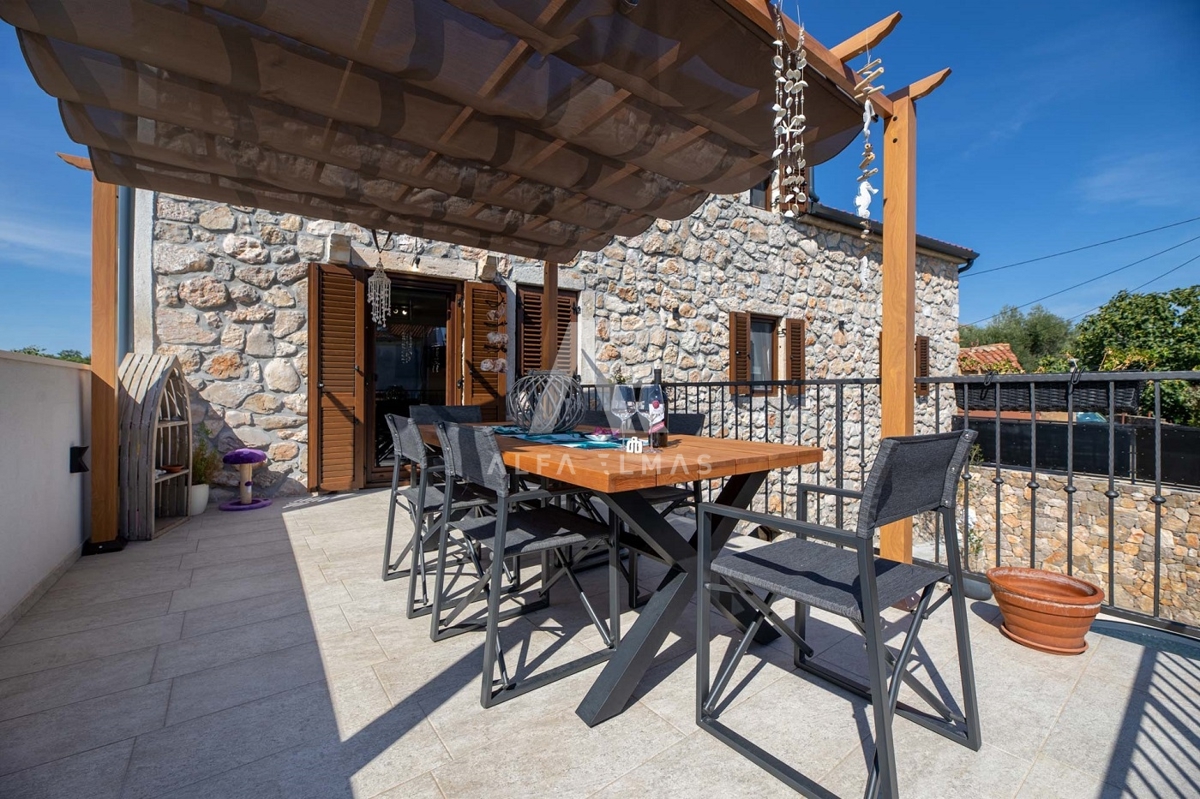Vrbnik, okolica, mediteranska kamnita vila z bazenom!! ID 320