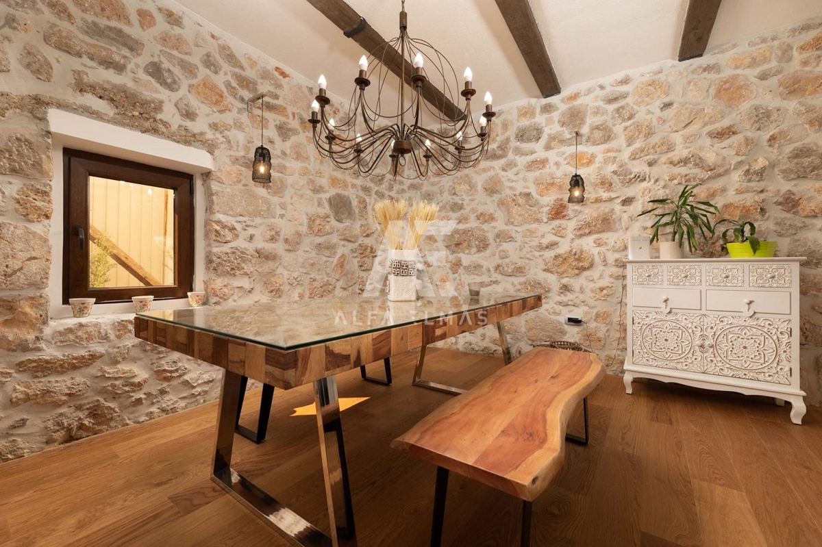 Vrbnik, okolica, mediteranska kamnita vila z bazenom!! ID 320
