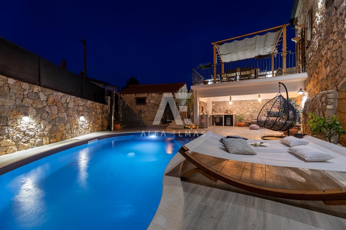 Vrbnik, okolica, mediteranska kamnita vila z bazenom!! ID 320