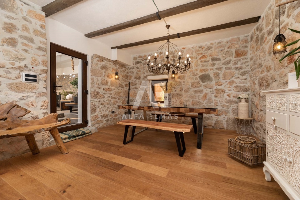 Vrbnik, okolica, mediteranska kamnita vila z bazenom!! ID 320