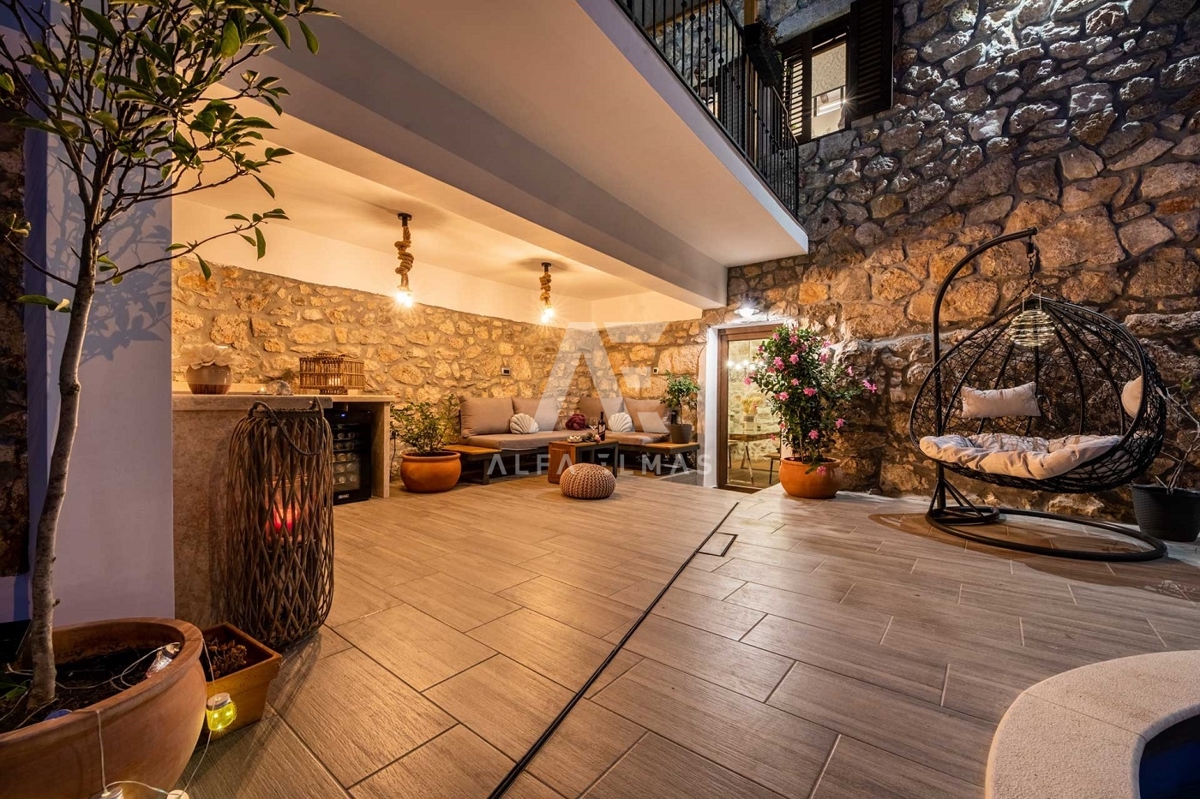Vrbnik, okolica, mediteranska kamnita vila z bazenom!! ID 320