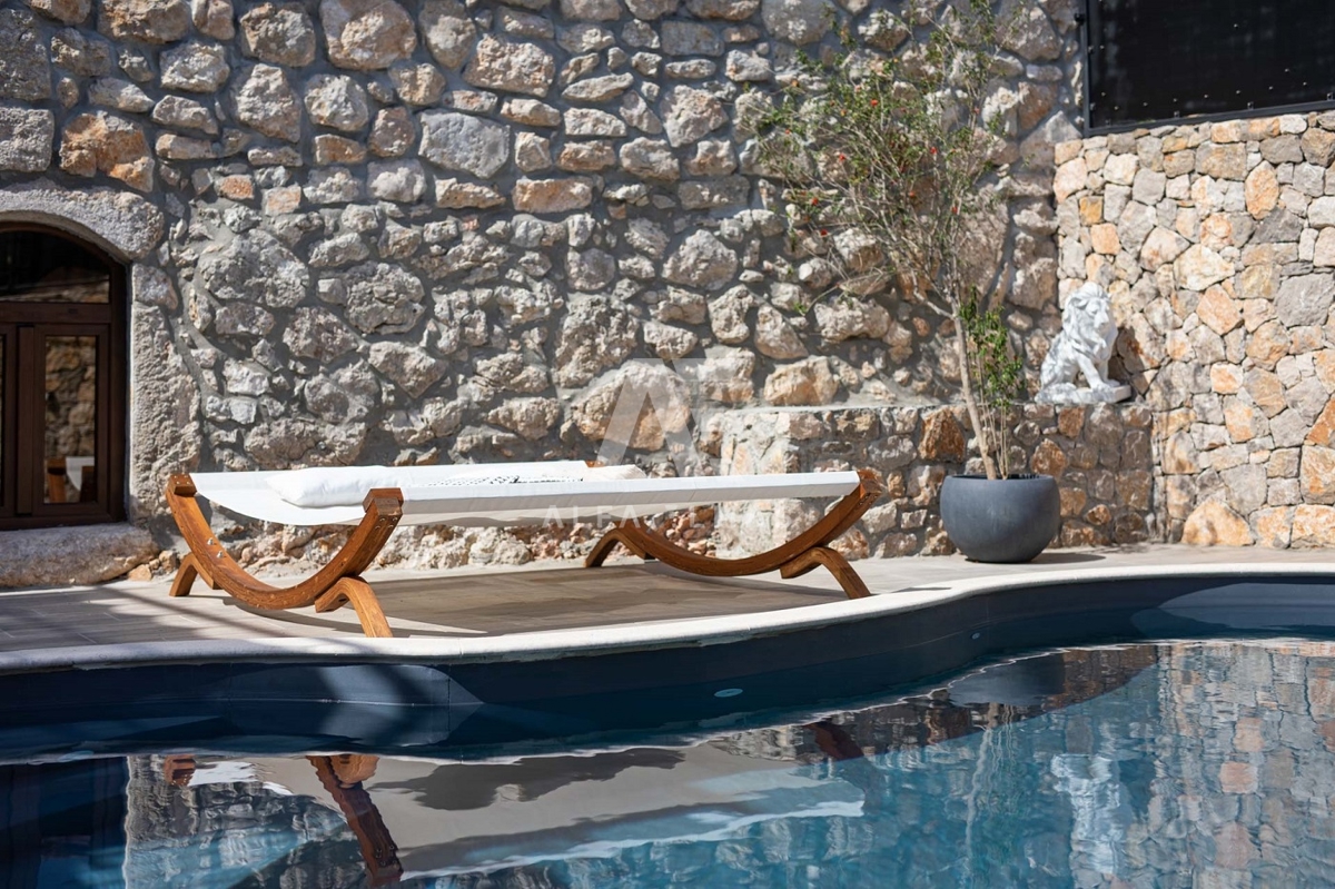 Vrbnik, okolica, mediteranska kamnita vila z bazenom!! ID 320