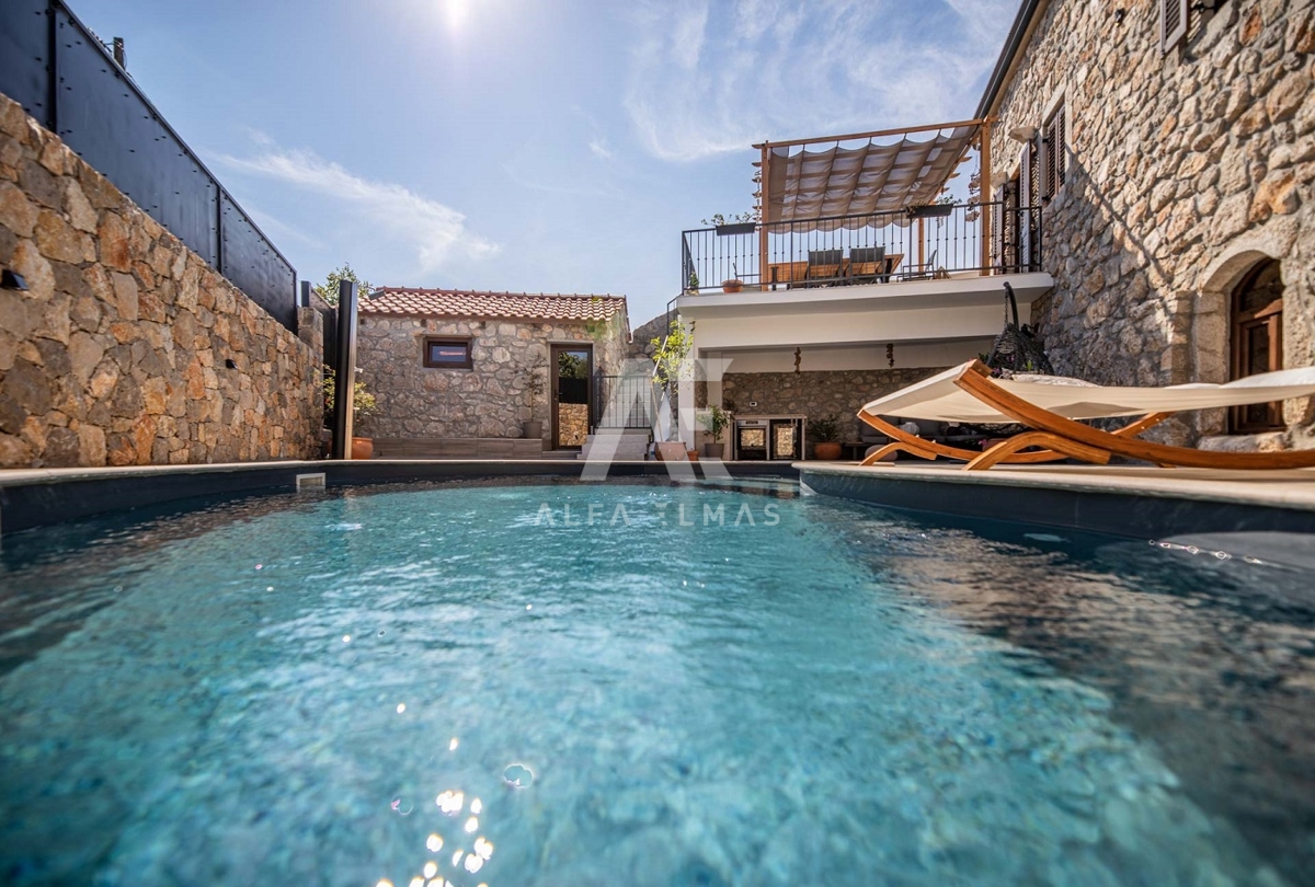 Vrbnik, okolica, mediteranska kamnita vila z bazenom!! ID 320
