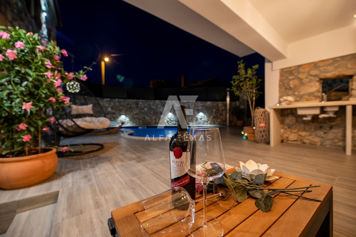 Vrbnik, okolica, mediteranska kamnita vila z bazenom!! ID 320